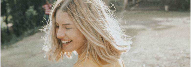 Les vitamines  indispensables pour des cheveux éclatants et une jolie peau